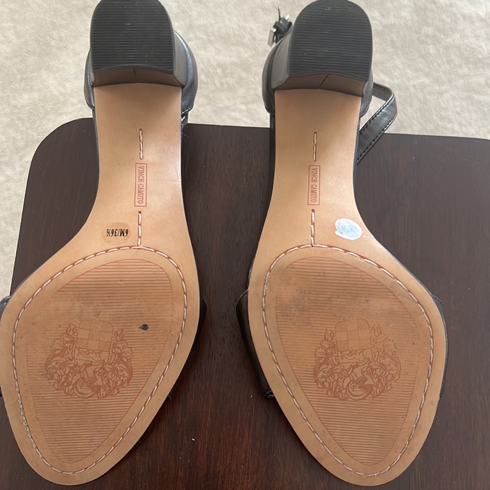 Heels - Picture 3 of 4